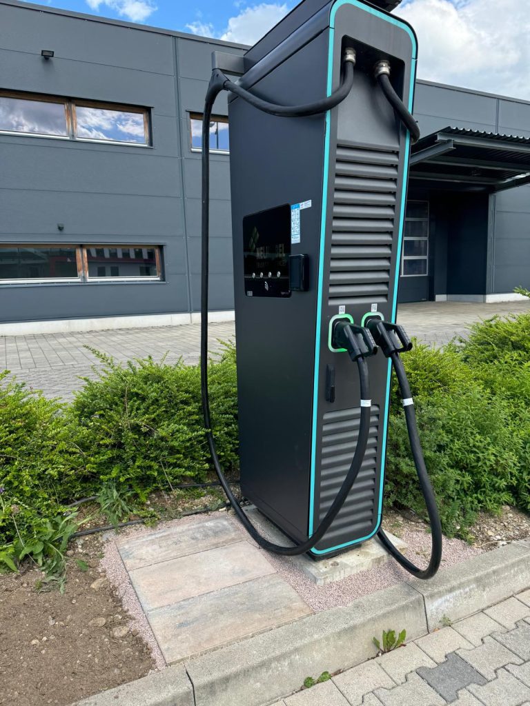 ladestation mit parkmöglichkeit