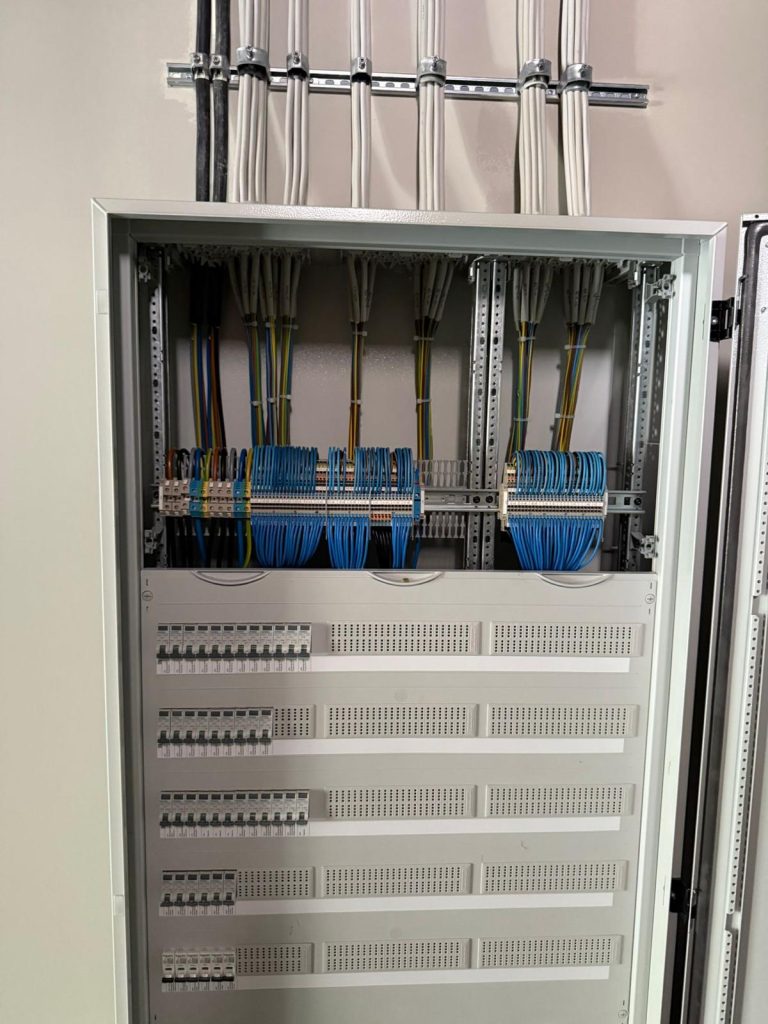 gebaeudetechnik kabelschrank